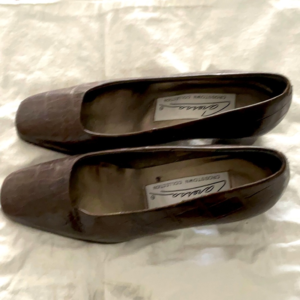 Caress’s heels dress shoes